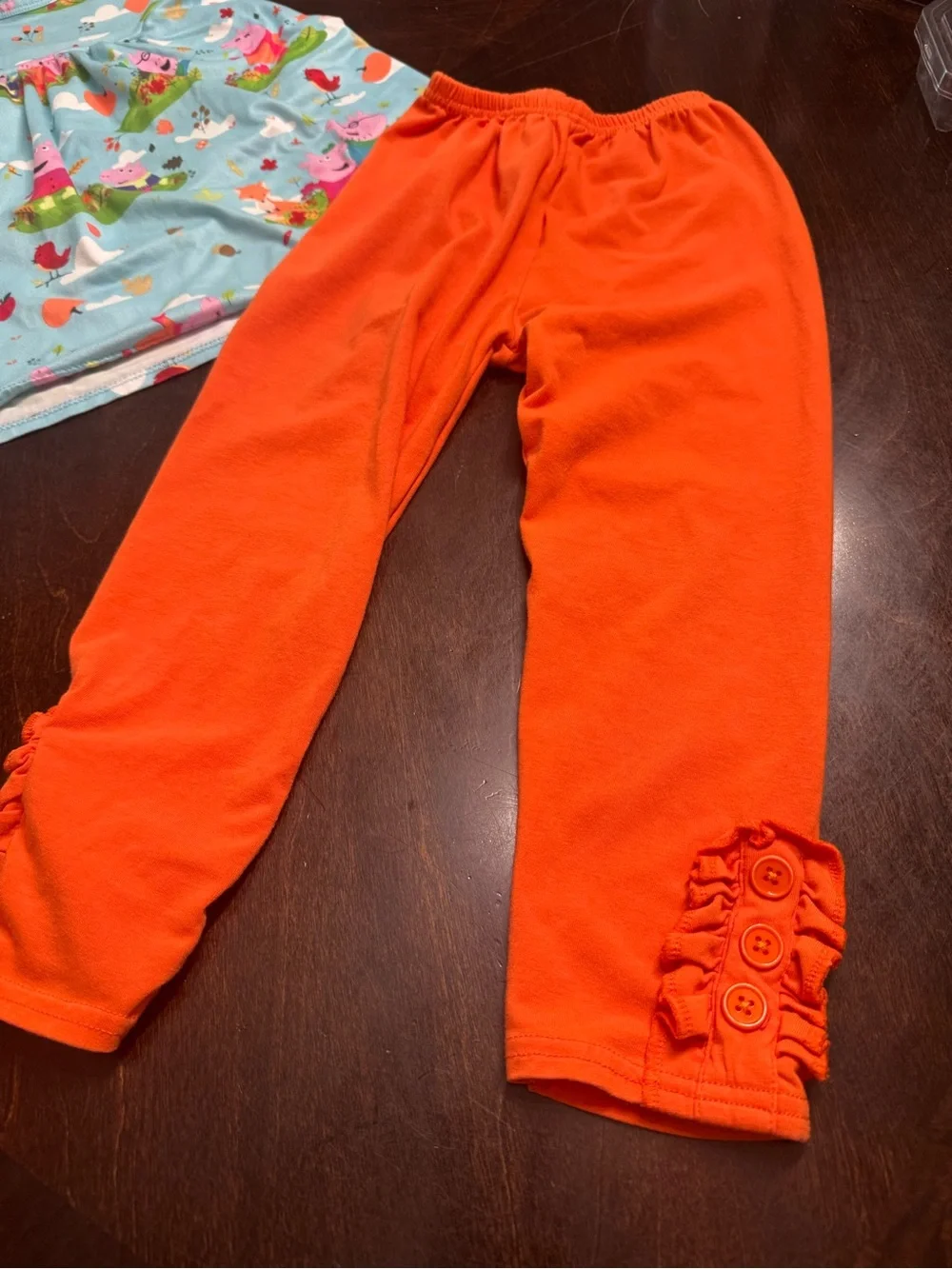 Girls Light Blue Peppa Pig Print Top with Orange Ruffle Hem Leggings VGUC